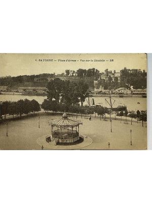 Bayonne – Place d'Armes, kiosque et vue sur la Citadelle – CPA n° 4