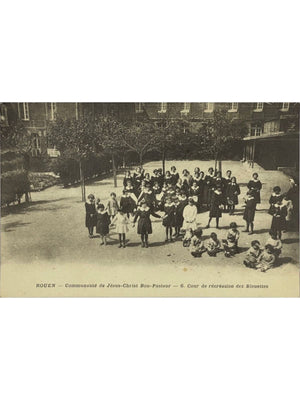 Rouen – Bon-Pasteur, cour de récréation des Bleuettes – CPA