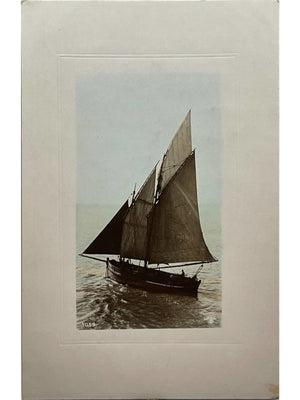 CPA voilier traditionnel en mer – Carte photo gaufrée n° 9059 – 1909
