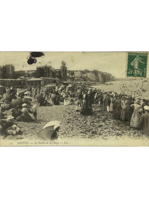 Dieppe – Le Casino et la plage animée – LL n°51 – CPA