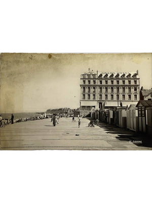 Wimereux – La digue et le Grand Hôtel, cabines de plage – CPSM 1961