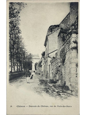Chinon – Descente du Château, rue du Puits-des-Bancs – CPA 1906