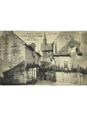 Béhuard – L'église et l'asile de pèlerins – CPA n°114