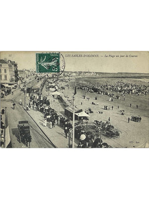 Les Sables-d'Olonne – La plage un jour de courses, foule et attelages – CPA 1909