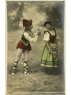 Idylle napolitaine – Deux femmes en costumes – CPA colorisée