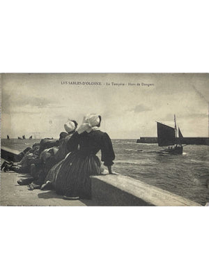 Les Sables-d'Olonne – La Tempête, Hors de Dangers – CPA n° 49