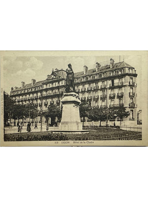 CPA Dijon – Hôtel de la Cloche, monument et scène animée