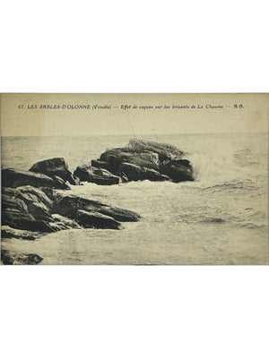 Les Sables-d'Olonne – Effet de vagues sur les brisants de La Chaume – CPA n° 47