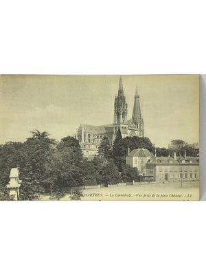 Chartres – Cathédrale Notre-Dame vue de la place Châtelet – CPA L.L.