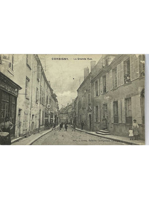 Corbigny (Nièvre) – La Grande Rue animée – CPA ancienne