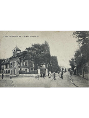 Aulnay-sous-Bois – Avenue Jeanne-d'Arc animée – CPA ancienne