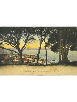 Saint-Tropez (Var) – Vue générale à travers les pins – CPA colorisée n° 70