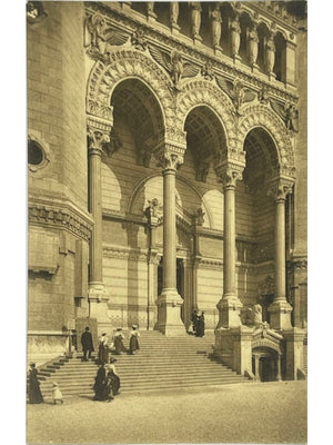 Lyon – Notre-Dame de Fourvière, escalier et entrée – CPA L.L. n°182