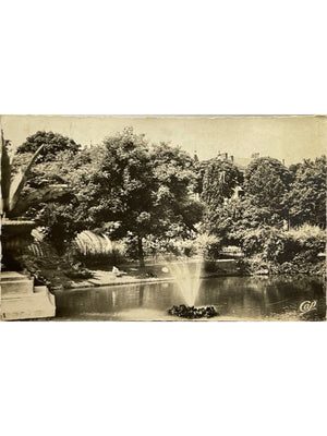 Carte postale – Vichy – Dans le parc, bassin et fontaine – Carte photo ancienne n° 57