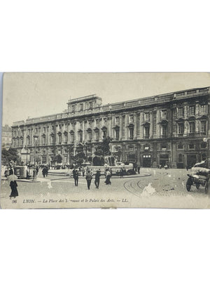 Lyon – Place des Terreaux, fontaine Bartholdi et Palais des Arts – CPA LL n°96
