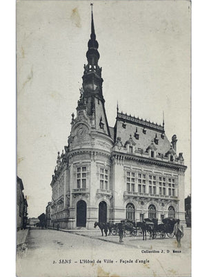 Sens (Yonne) – Hôtel de Ville, façade d'angle et attelages – CPA n° 2