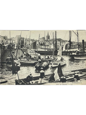 Les Sables-d'Olonne – Embarquement pour La Chaume au port – CPA n° 60 L.L.