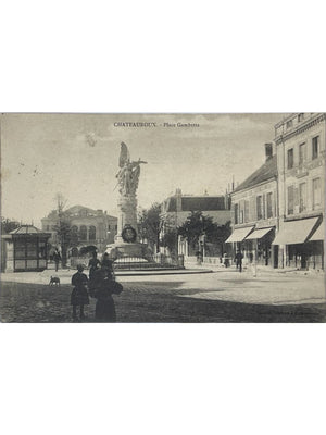 Châteauroux (Indre) – Place Gambetta et monument – CPA animée