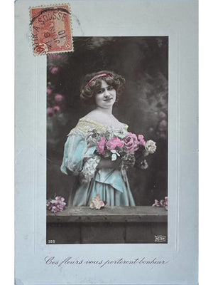 CPA Astra n°325 – Jeune femme au bouquet – Ces fleurs vous porteront bonheur
