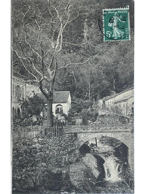 CPA ancienne – Cascade et pont en pierre dans un parc – Algérie