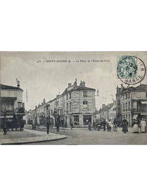 CPA Saint-Dizier – Place de l'Hôtel-de-Ville animée – n° 456