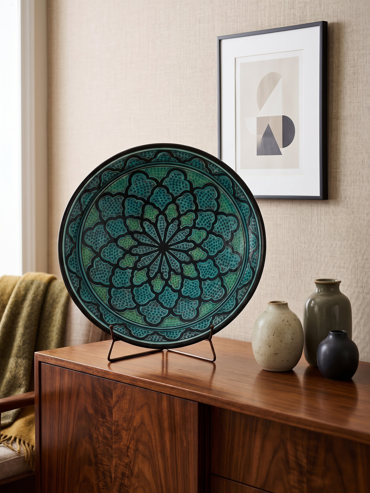 Grand plat mural marocain en faïence polychrome – 40 cm