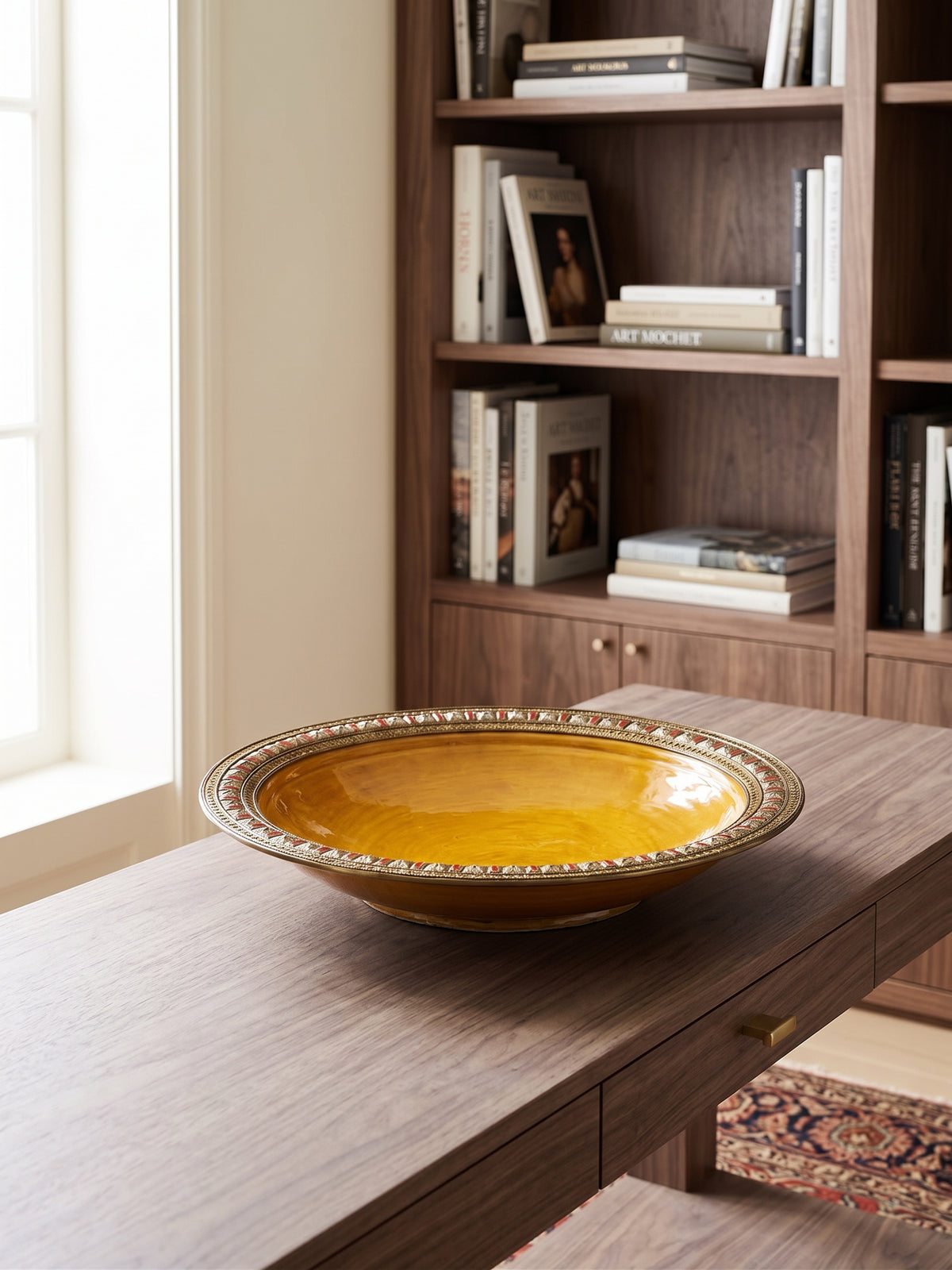 Grand plat décoratif en céramique jaune et métal – Style marocain – 41 cm